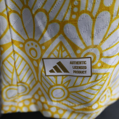 Camisa Real Madrid Edição Especial 2024/25 Jogador Adidas Masculino - Branca, Dourada e Preta