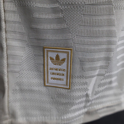 Camisa Bayern de Munique Third 24/25 - Versão Jogador Adidas Masculino - Bege