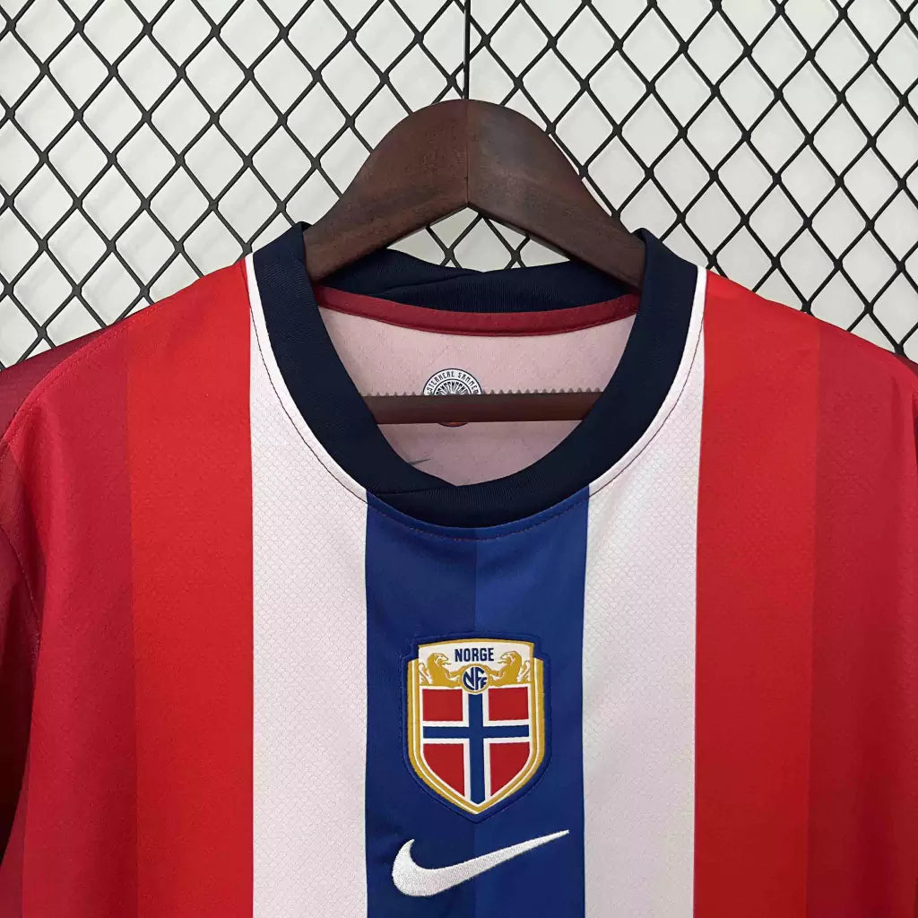 Camisa Noruega Home 24/25 - Torcedor Nike Masculino - Vermelho